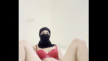 Gadis Arab Berhijab Nikab Menggoda Dirinya, Jilati Memek Dan Gosok Klitoris, Fantasi Erotis Muslimah Sendirian