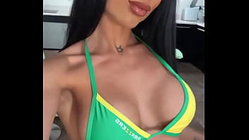 Pagi Ini Baru Saja Syuting Adegan Panas Dengan Dannydxxx Untuk Brazzers, Tubuhku Masih Gemetar Dan Basah Karenanya