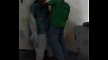 Mengisap Puting Gadis Desi Yang Menggoda