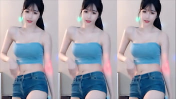 Em Gái Trung Quốc Uốn éo Thân Hình Nóng Bỏng Khiến Anh Em Không Thể Kiềm Chế