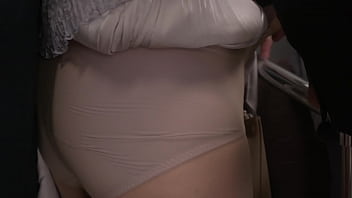 電車で痴漢に弄ばれる熟れた五十路母、堀美也子