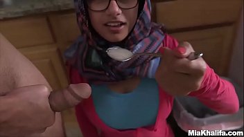 Mia Khalifa, Si Arab Manis Yang Digerogoti Dari Belakang Oleh Sean Lawless