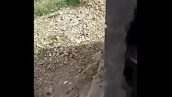 Pekerja Bangsa Muda Menggila Di Lokasi Konstruksi Dengan Perempuan Berjilbab
