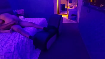 Ibu Tunggal Ketagihan Ditusuk Dua Lubang Di Kamar Motel Yang Panas – Bagian 2