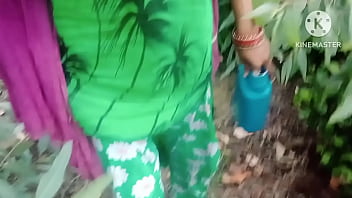 बीहड़ जंगल में देसी भाभी ने अपना रस टपकाया