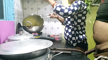 गांव से आई नादान मेड को कुछ पता नहीं था, तो मालिक ने उसका फायदा उठाकर उसे चोद डाला