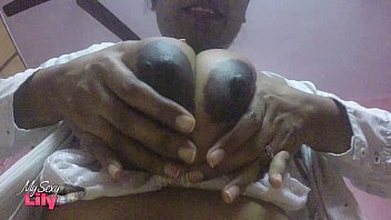 Gadis India Lily Dengan Payudara Besar Dan Montok