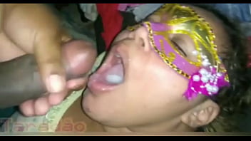 Gadis Nakal Menenggak Cairan Pejantan