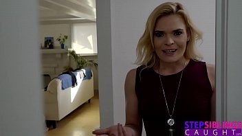 Kakak Adik Tiri Ketahuan – Adik Cewek Yang Lagi Horny Minta Jariin Memeknya S7:e3