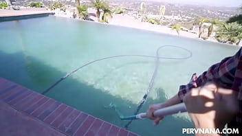 Nenek Tiri Yang Bergairah Menggoda Cucu Tirinya Untuk Bercinta