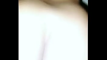 Pembantu Indonesia Rela Buka Bukaan Dan Jual Memek Demi Uang Tambahan Dari Bosnya