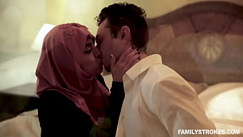 Gadis Muslim Tiru Dengan Payudara Besar Alami Ella Knox Balas Dendam Pada Ibu Tirinya Yang Keras Dengan Menggoda Ayah Tirinya
