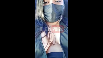 Mengocok Perut Di Bis Kota Sambil Memamerkan Payudara Saat Pulang