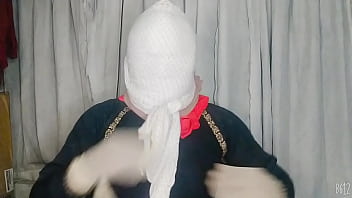 Gadis Berhijab Membelenggu Dirinya Dengan Nafsu