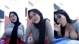 Acha Berhijab Dengan Payudara Besar Dan Cantik Berkacamata