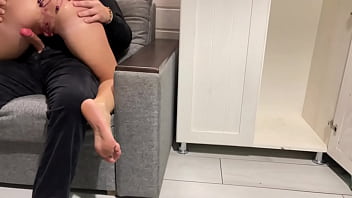 Ibu Tiri Mengintip Anak Tirinya Nonton Bokep Dan Memperkosanya