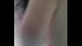 Gadis Tiongkok Imut Menggoda Di Depan Webcam Dengan Gerakan Sensual