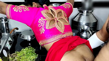 सास बाजार गई तो देवर ने कोमल रसोई में ही चोद दिया