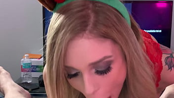 Gadis Blonde Seksi Kali Roses Dihardcore Kakak Tiri Di Hari Natal