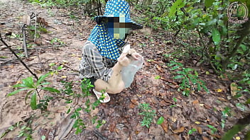 Sensasi Panas Tubuh Gadis Thailand Saat Menggeliat Di Hutan, Suara Erangan Menggoda Memecah Kesunyian Alam