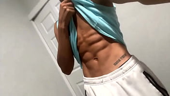 Ayo Ikut Ke Gym, Kita Bisa Saling Memanaskan Badan