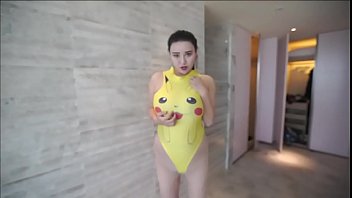 Gadis Tionghoa Seksi Montok-monique