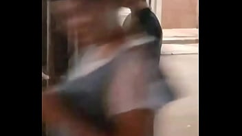 Menggoda Gadis Tionghoa Dengan Ciuman Liar Dan Gigitan Menggairahkan Di Bibirnya