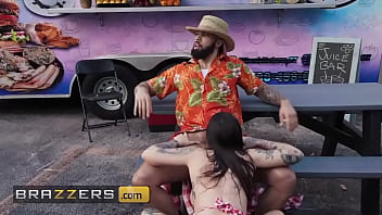 Anna Chambers Beraksi Mesum Di Balik Konter Dan Digilir James Angel Di Dalam Food Truck