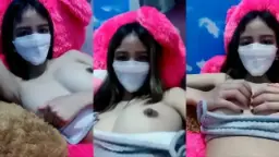 Gadis 19 Tahun Menggoda Dengan Remasan Payudara Mulus