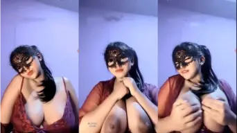 Gadis Seksi Miss Pearl Tobrut Menggoda Di Bling2
