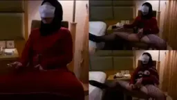 Hijab Nakal Menggairahkan Mengocok Memek Di Atas Kasur Hotel