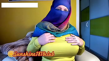 Gadis Muslim Berhijab Arab Dengan Payudara Besar Di Rekaman Kamera Tanggal 2 November