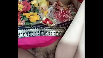 Bidadari Desi Desa Sembunyi-sembunyi Kencing Liar Di Alam Terbuka