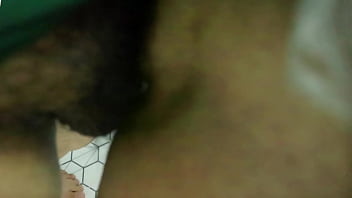 Mekarnya Bunga Ranum Di Kamar Mandi: Kisah Panas Pembantu Dan Majikan