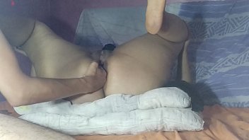 Saat Dia Tidur, Aku Menggoda Memeknya Yang Menggairahkan