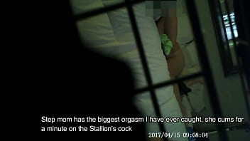 Waktu Ibu Tiri Menggeliat Sendiri Di Kamar