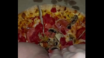 Putri Arab Yang Nakal Menggoda Di Los Angeles: Remaja Manis Main Dengan Pizza, Cokelat, Es Krim, Persik, Dan Keju Untuk Kenikmatan Liar