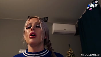 Ibu Tiri Mengajari Anak Tirinya Yang Masih Perjaka Cara Bercinta. Mama Panas Itu Memberiku Boneka Seks Dan Dirinya Sendiri Sebagai Kado Tahun Baru.