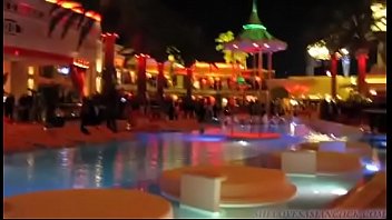 Gadis Blonde Buas Dan Pria Tiongkok Yang Menggoda