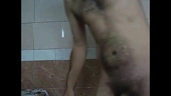 Tante Tiri Tiongkok Yang Matang Mengulum Di Kamar Mandi