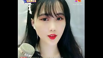 Gadis Asia Seksi Menggoda Di Live Streaming Uplive