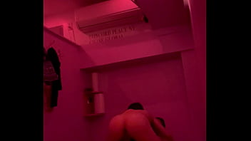 Gadis Oriental Yang Menggoda