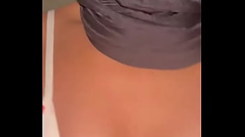 Gadis Arab Berjilbab Montok Goyang Payudara Ranumnya Dengan Liar | Muslimah Nakal Pamer Tetek Semoknya Yang Menggoda