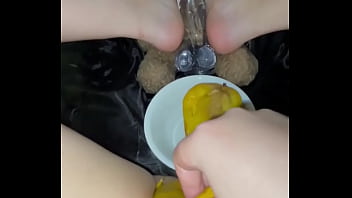 Gadis Arab Perawan 18 Tahun Beraksi Gila Di Beverly Hills – Adegan Mesum Ekstrem Dengan Makanan Dan Kemewahan