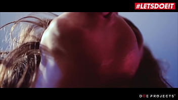 Henessy, Milf Rusia Yang Seksi, Meminta Susu Segar Dari Kekasihnya