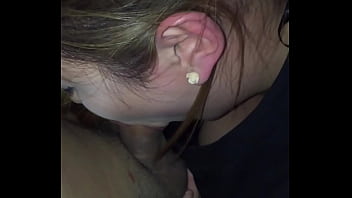 Gadis Inggris Keturunan Tionghoa Menghisap Kontol Dengan Penuh Gairah