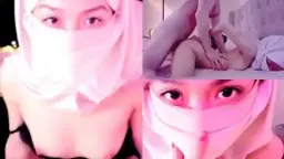 Jilbab Putih Di Atas Ranjang, Pose Doggy Yang Menggoda