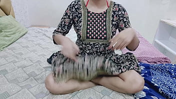 Kakak Tiriku Sendirian Di Kamar, Aku Ikut Masuk Dan Mengusap Vagina Sembari Menggodanya Di Malam Hari