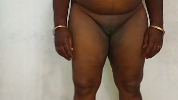 Wanita India Berdarah Panas, Vanitha, Memamerkan Payudara Besar Dan Memastikan Celah Basahnya Terlihat Jelas Di Balik Sari Biru, Menggoda Dengan Sentuhan Nakal
