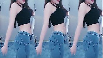Cô Gái Trung Quốc đầy Gợi Cảm Với điệu Nhảy Mê Hoặc